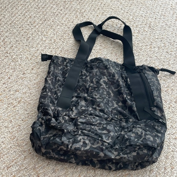Athleta Camo Packable Tote - Picture 4 of 7